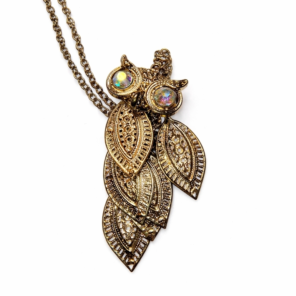 Vintage-Style Gold Tone Owl Pendant Necklace Articulating